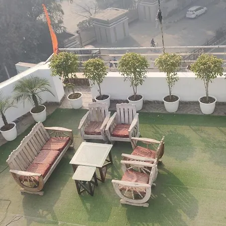 Billions Hotel-3